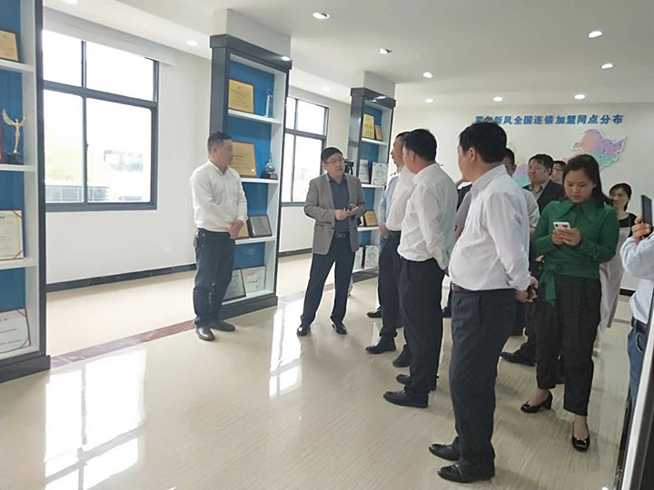Xiaomi, kingsoft Group executives and leaders of the Chibi Municipal Government visited the Kinghonor Industrial Park