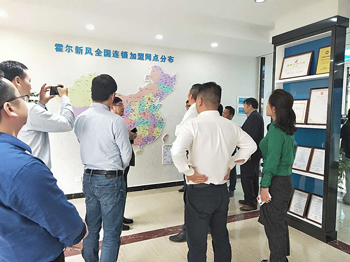 Xiaomi, kingsoft Group executives and leaders of the Chibi Municipal Government visited the Kinghonor Industrial Park