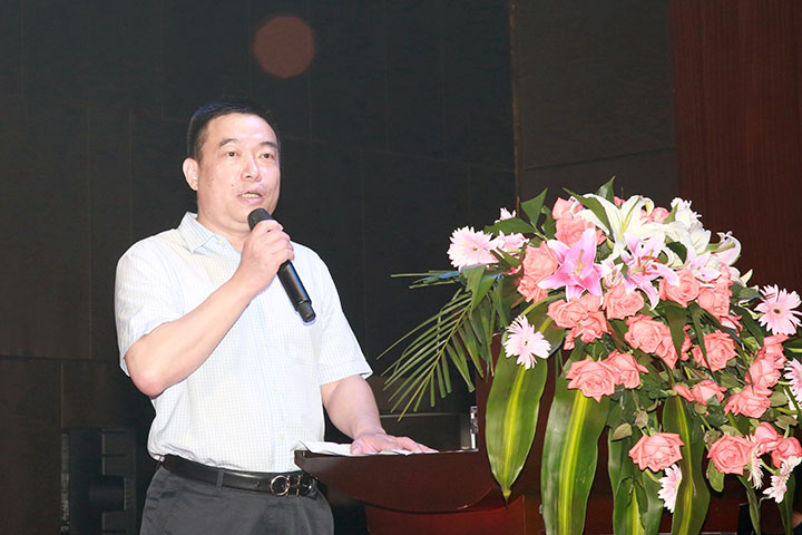 Zhou Qinbin, President of Kinghonor, gave a speech at the dinner